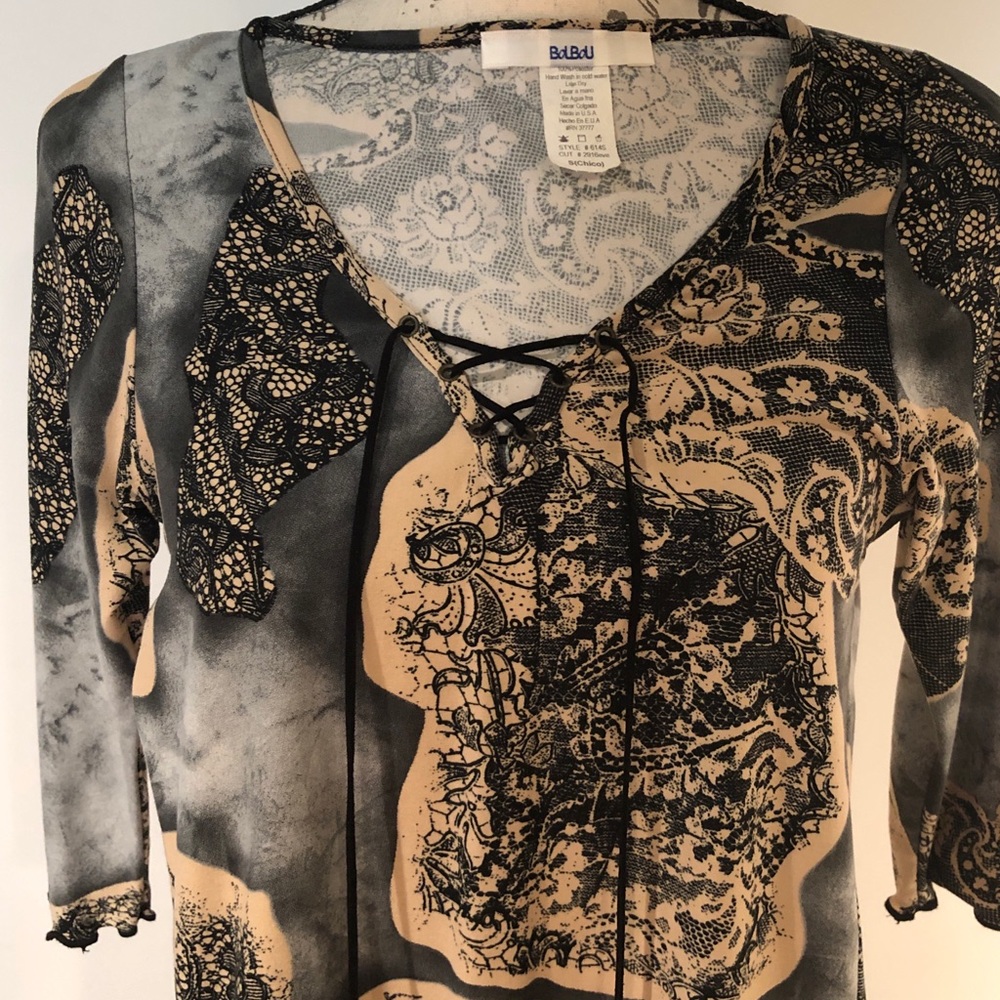 BOUBOU Patterned V-Neck Top - Picture 2 of 8